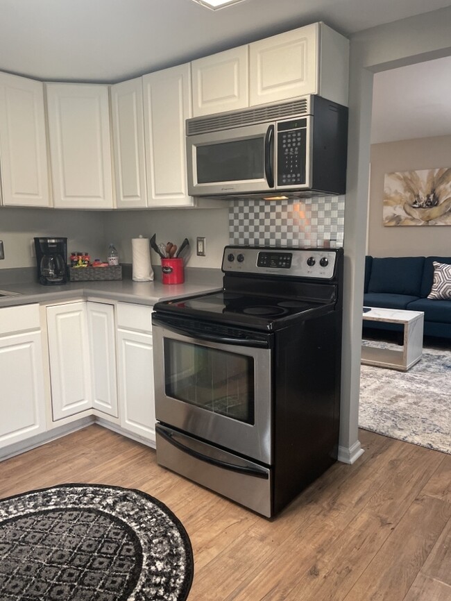 Building Photo - FULLY FURNISHED 408 Miles Road