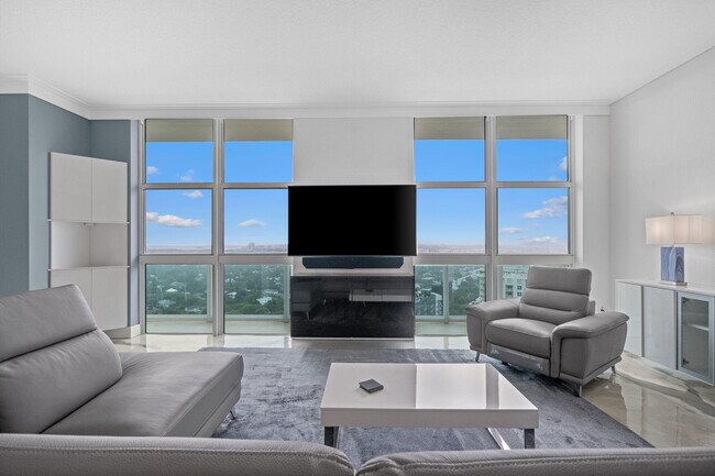 Building Photo - 347 N New River Dr E