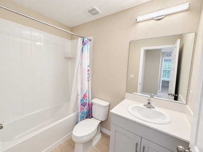 Building Photo - 5548 Summer Sunset Dr