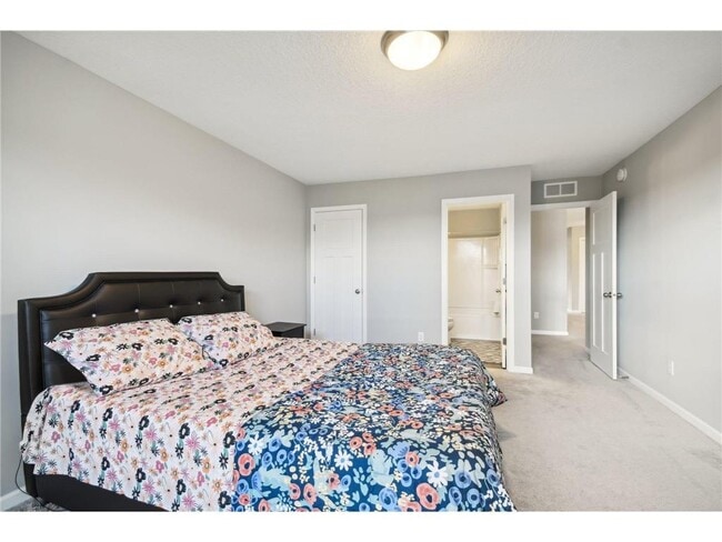 Building Photo - 15735 Fair Hill Way