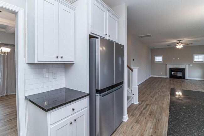 Building Photo - SPACIOUS 2-Story Home in Pikeville School ...