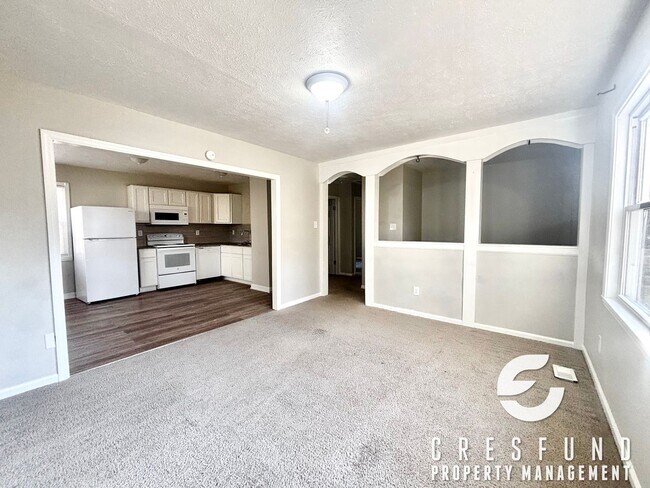 Building Photo - 4 BED, 2 BATH AVAILABLE AND READY FOR MOVE IN TODAY!