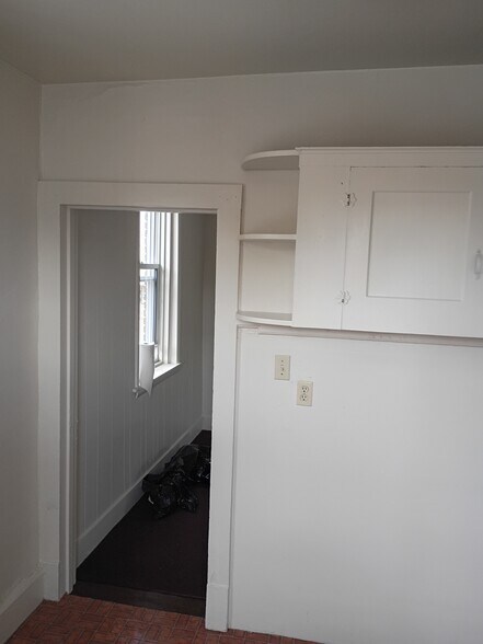 Building Photo - 1327 6th Ave