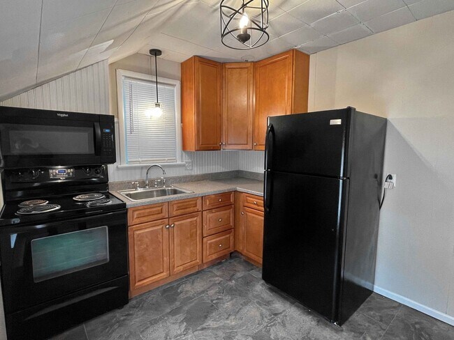 Building Photo - 3553 Maple St