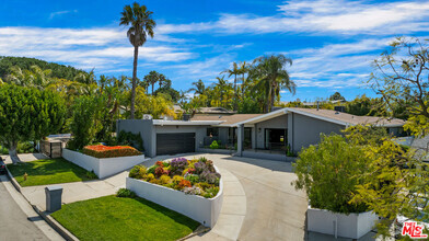 Building Photo - 8400 Mulholland Dr