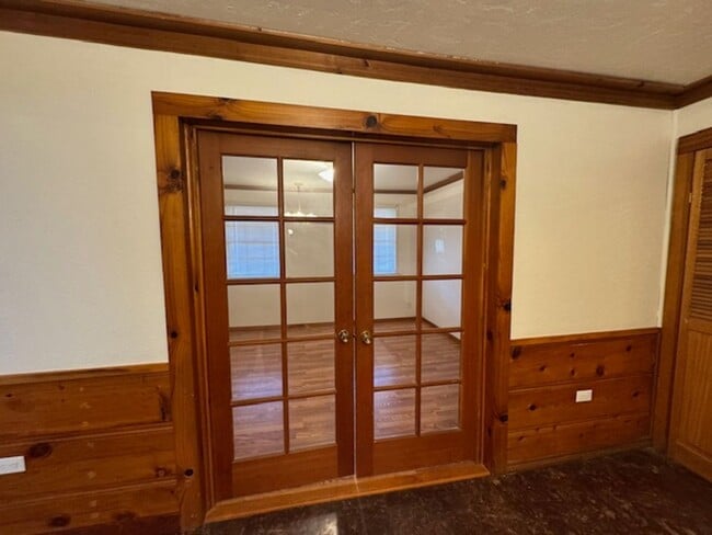 Building Photo - Charming spacious Evergreen farmhouse with large parking area