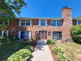 Building Photo - 821 Smetana Rd