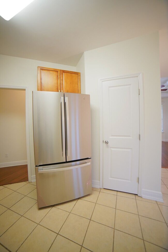Building Photo - 3 Bed / 2 Bath with 2 Car Garage in NW