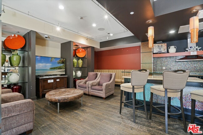 Building Photo - 100 S Alameda St