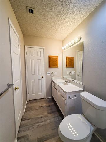 Building Photo - 812 Twin Creek Dr
