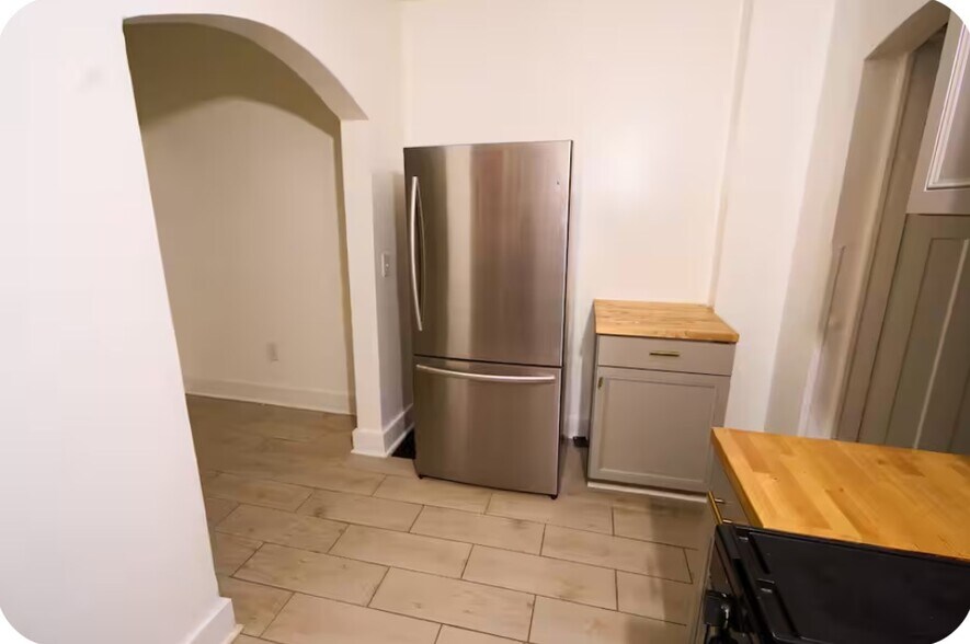 Building Photo - 645 Eastern Ave