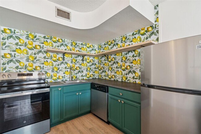 Building Photo - 4511 S Oak Dr