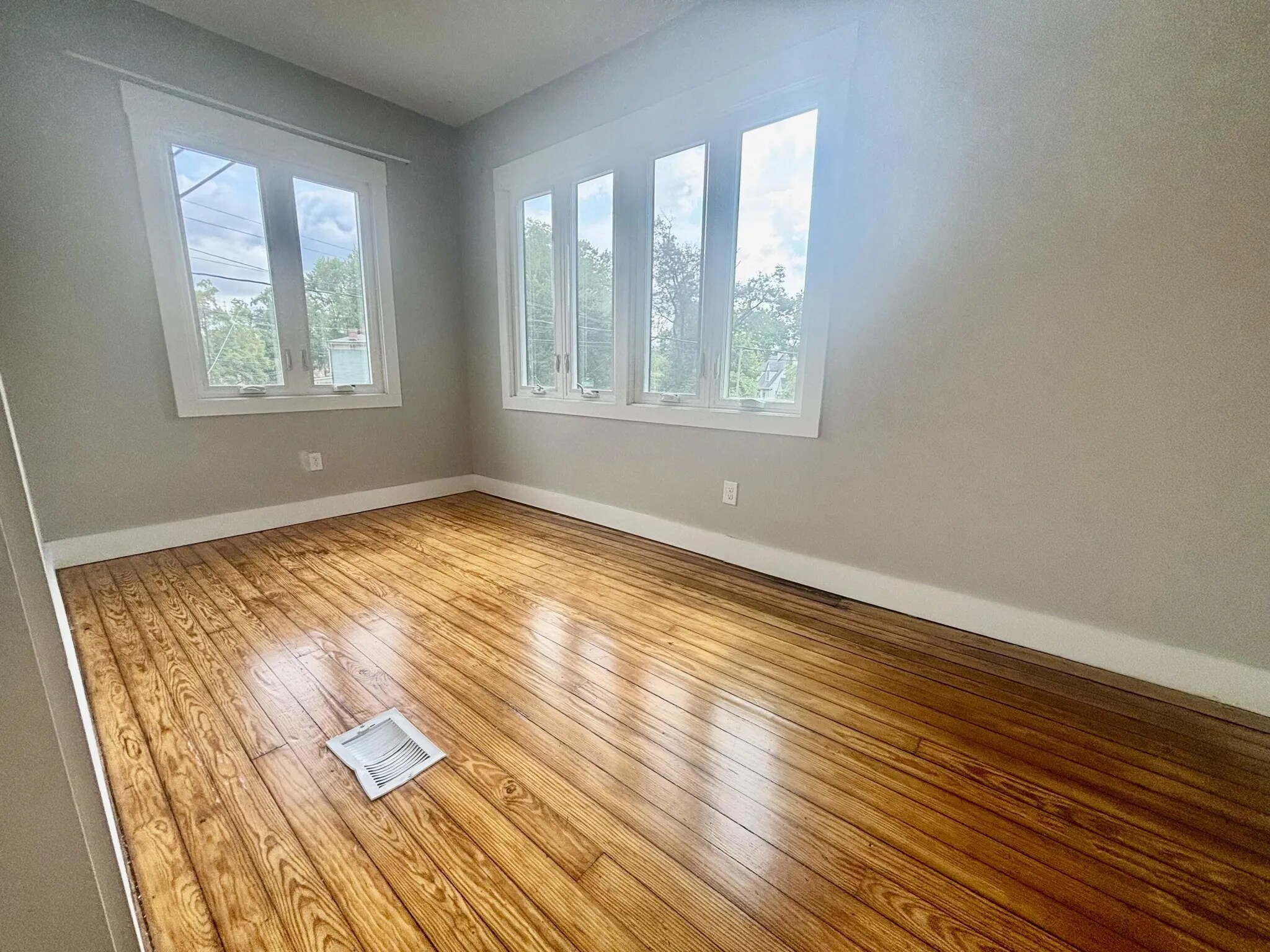 Building Photo - 605 Taylor Ave