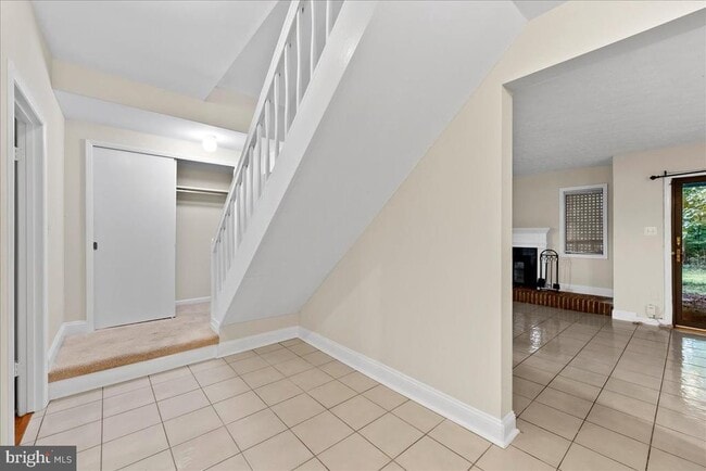 Building Photo - 2224 Glencourse Ln