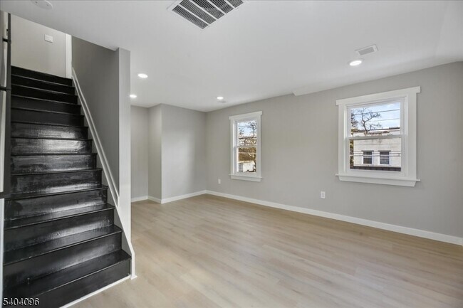 Building Photo - 143 Johnston Ave