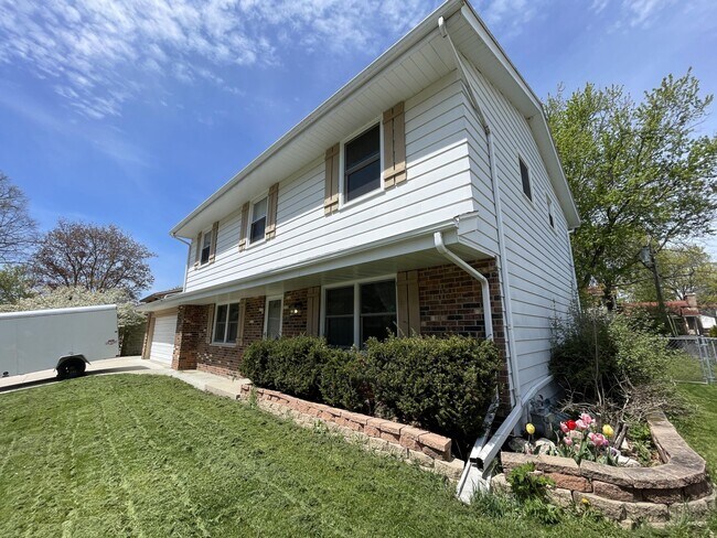 Building Photo - 1708 Howlett Ln