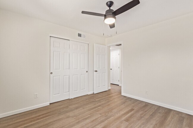 Building Photo - 1444 E Broadway Rd