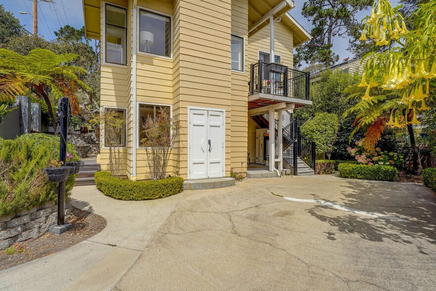 Building Photo - 404 Torres St
