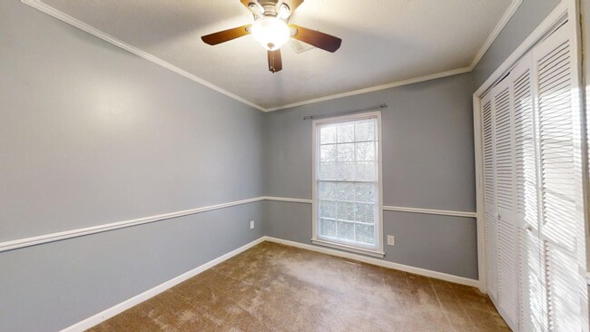 Building Photo - Spacious Home Conveniently Located close t...