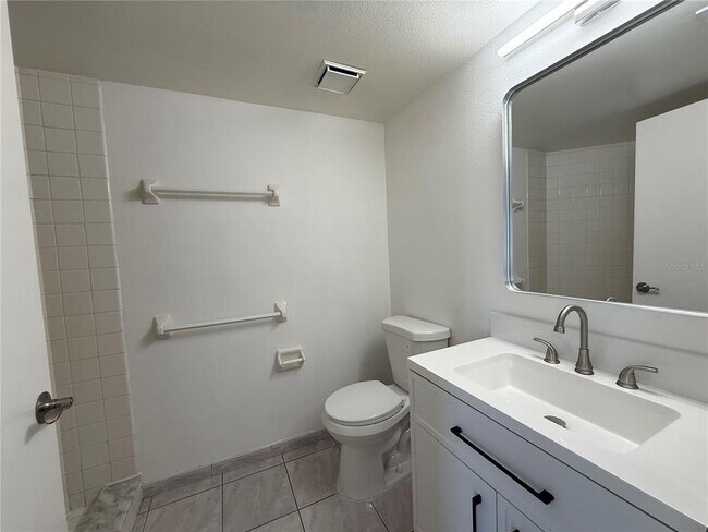 Building Photo - 3900 Southpointe Dr