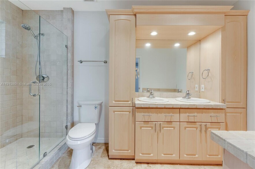 Building Photo - 7601 NE 9th Ave