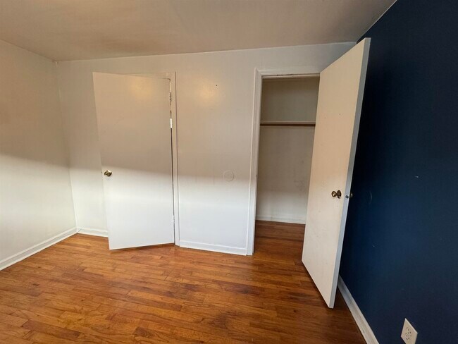 Building Photo - 90 Roosevelt Ave