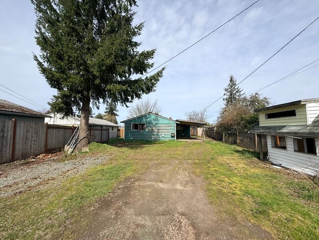 Building Photo - 3 bedroom 1.5 bath In North Tacoma!!!