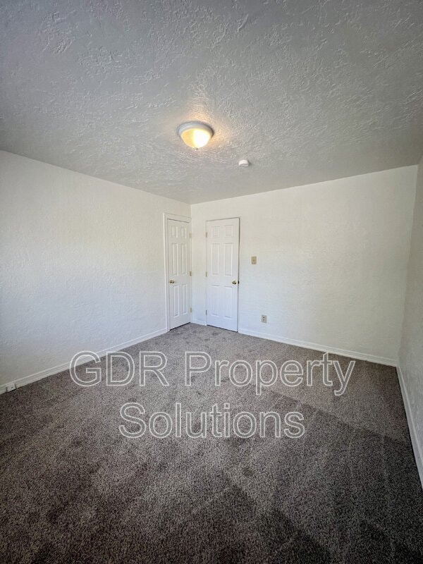 Building Photo - 3529 Ross Ave SE