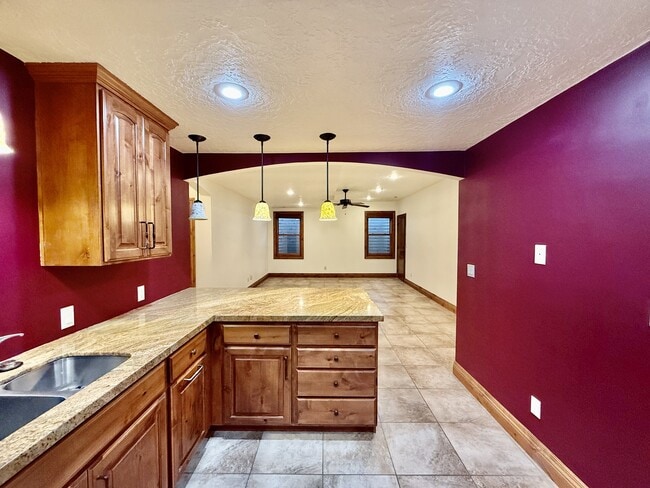 Building Photo - 6819 S Greenfield Way