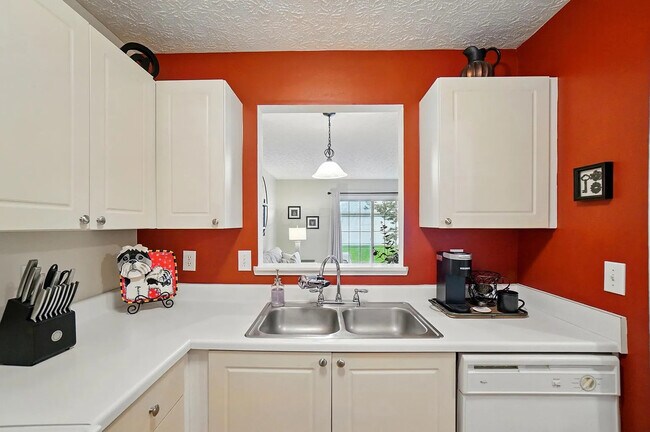 Building Photo - 1630 Holland Dr