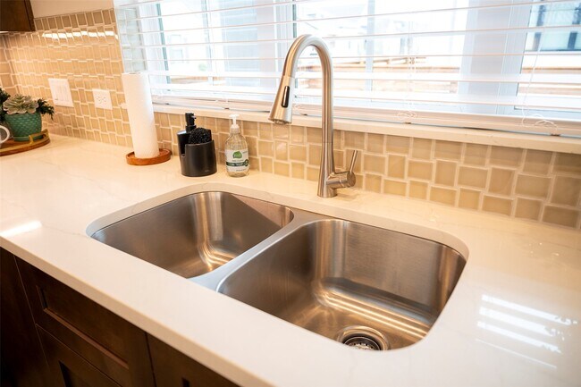 Building Photo - 15106 Cherry Rose Ln