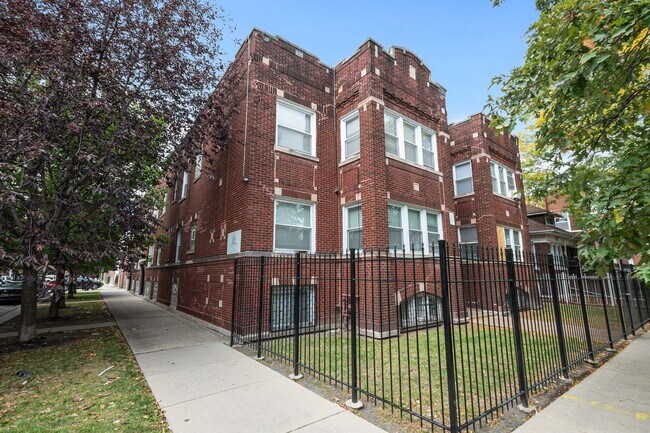 Interior Photo - 6156 S Albany Ave