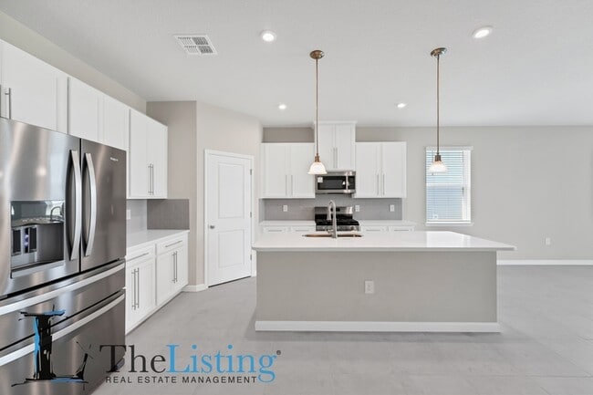 Building Photo - 3685 Kings Canyon Dr