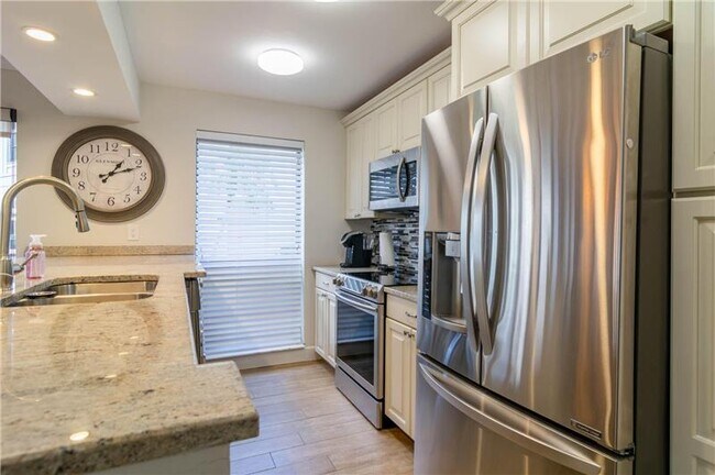 Building Photo - 308 Brackenwood Cir