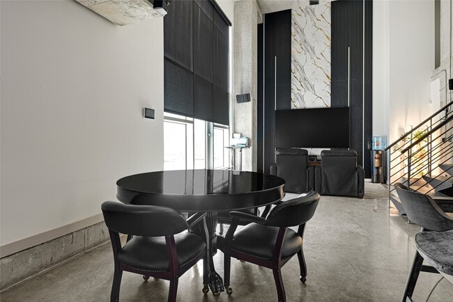 Building Photo - 2000 Bagby St