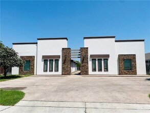 Building Photo - 13 Fig Dr