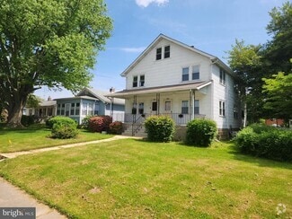 Building Photo - 714 Revolution St