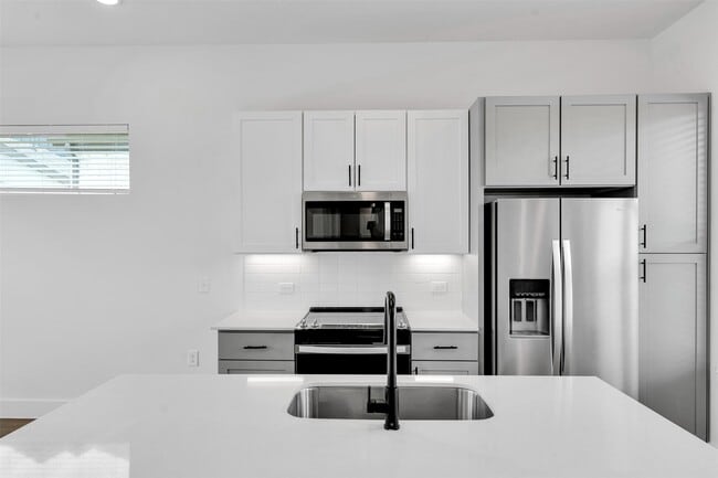 Building Photo - 1361 Provident Dr