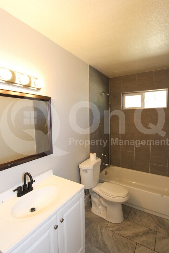 Building Photo - 6044 N 21st Ave