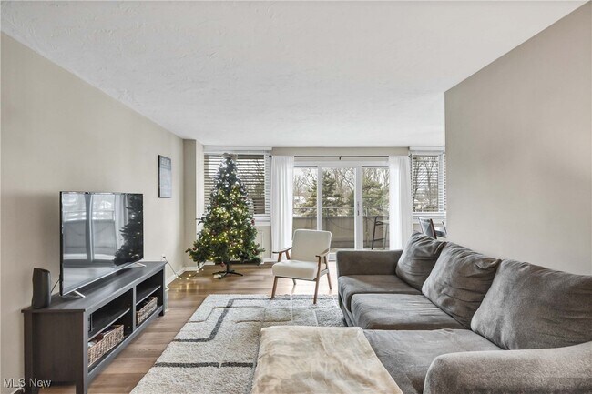 Building Photo - 12900 Lake Ave