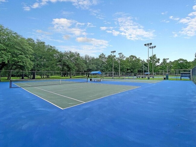 Building Photo - 121 Sully St