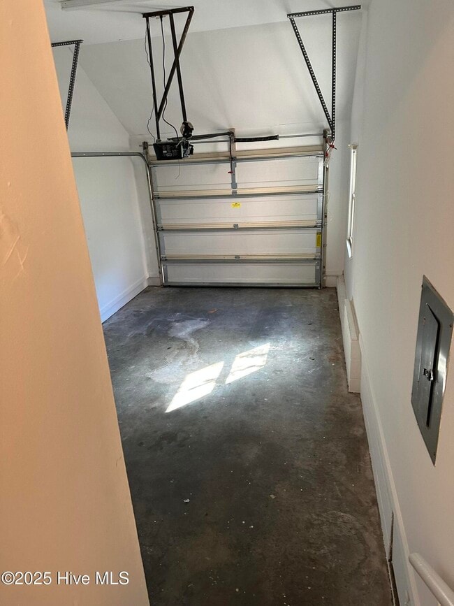 Building Photo - 3439 Regency Dr