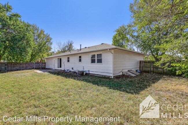 Building Photo - 4 br, 3 bath House - 2002 S Capri