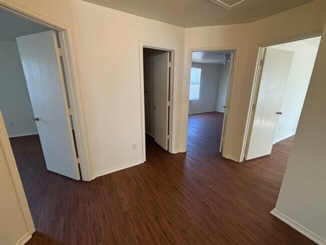 Building Photo - 1424 Krista Dr