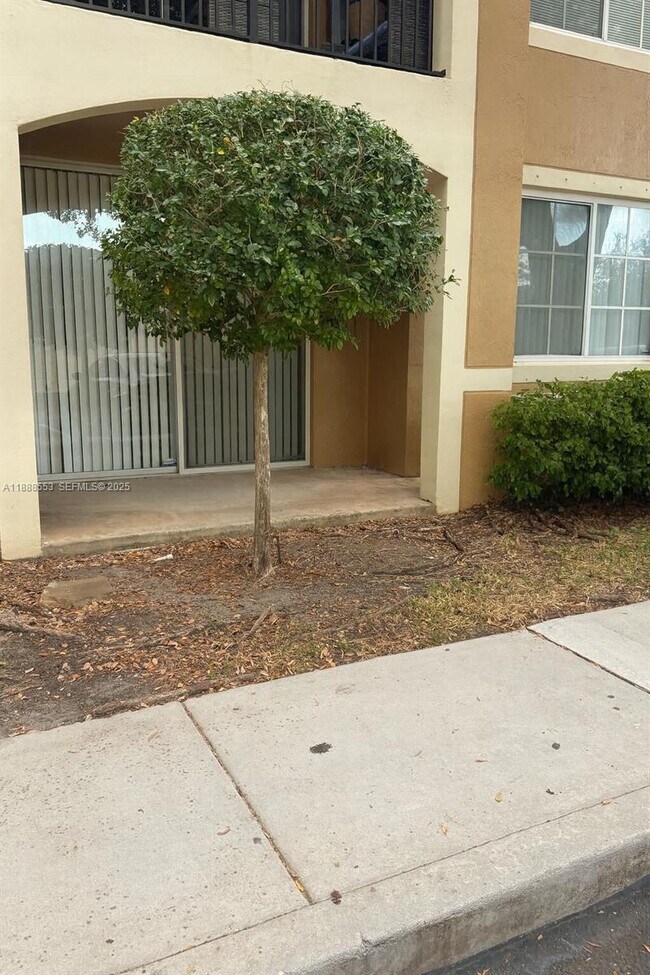 Building Photo - 8040 N Nob Hill Rd