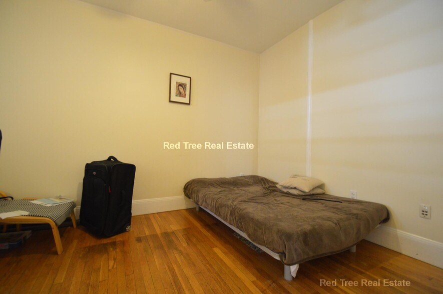 Building Photo - 12 Dean Rd