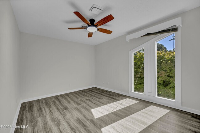 Building Photo - 14 Creekstone Ln