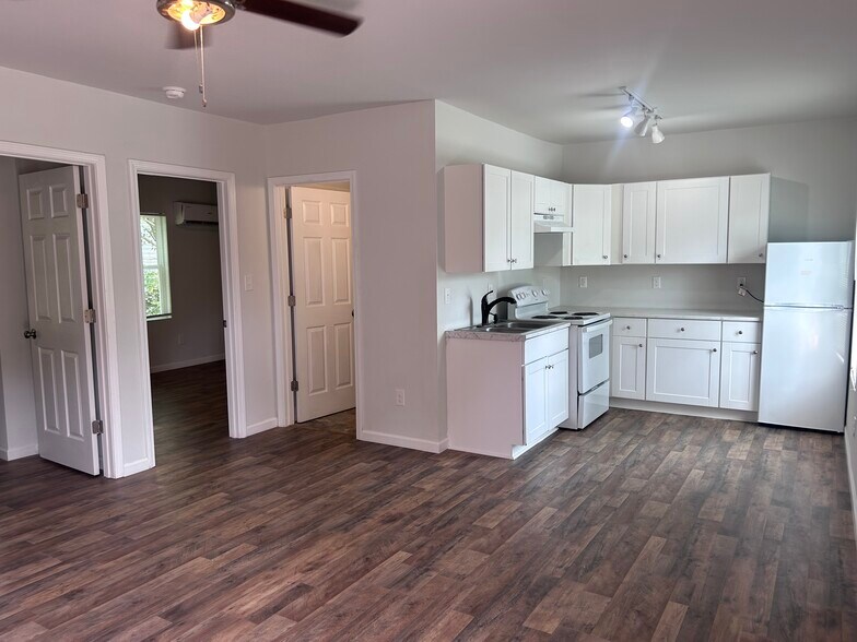 Building Photo - 731 Tallman Cir