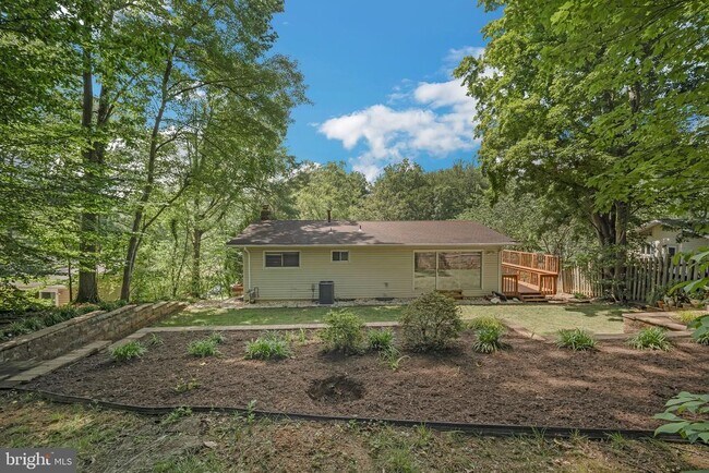 Building Photo - 7826 Glenister Dr