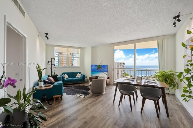 Building Photo - 2475 Brickell Ave